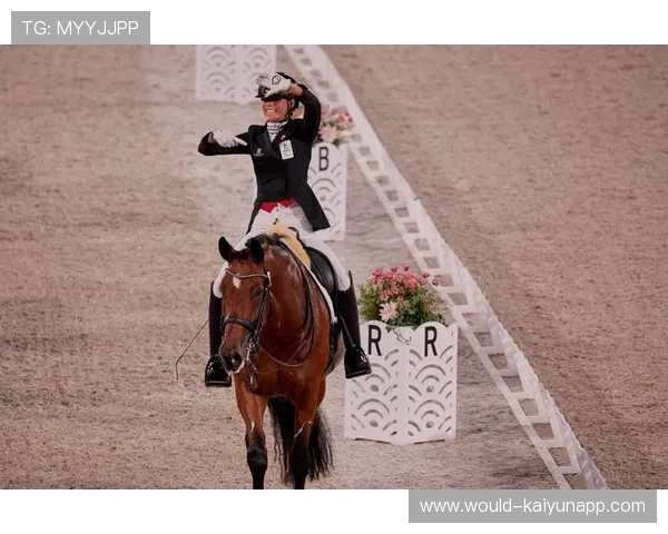 葡萄牙骑手玛丽亚·卡埃塔诺在2024年葡萄牙盛装舞步锦标赛中以“Hit Plus”马匹获得个人赛第五名，展现坚韧精神。